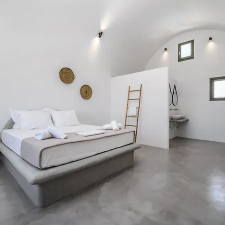 Amethyst Luxury Oia (Santorini)